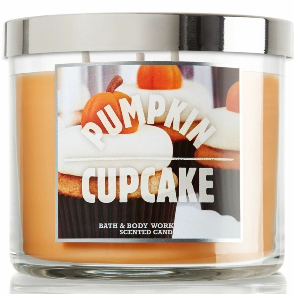 BATH & BODY WORKS PUMPKIN CUPCAKE 3-WICK CANDLE Vintage SOLD OUT!